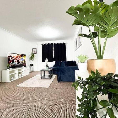 3 Bedroom House With Free Parking Chatham  Exterior foto